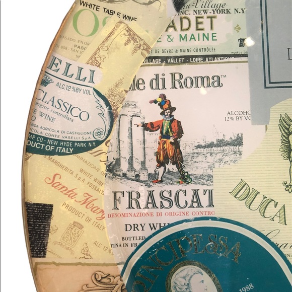 Beautiful glass plate with wine label design. Perfect condition. Like new! - Picture 3 of 7